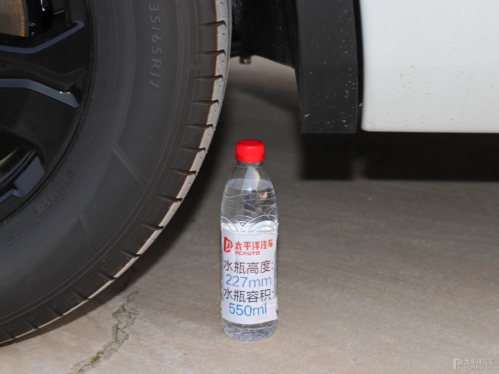 星月白皓影車身外觀圖片