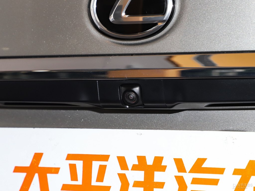 超音速鈦銀雷克薩斯ES車尾外觀圖片