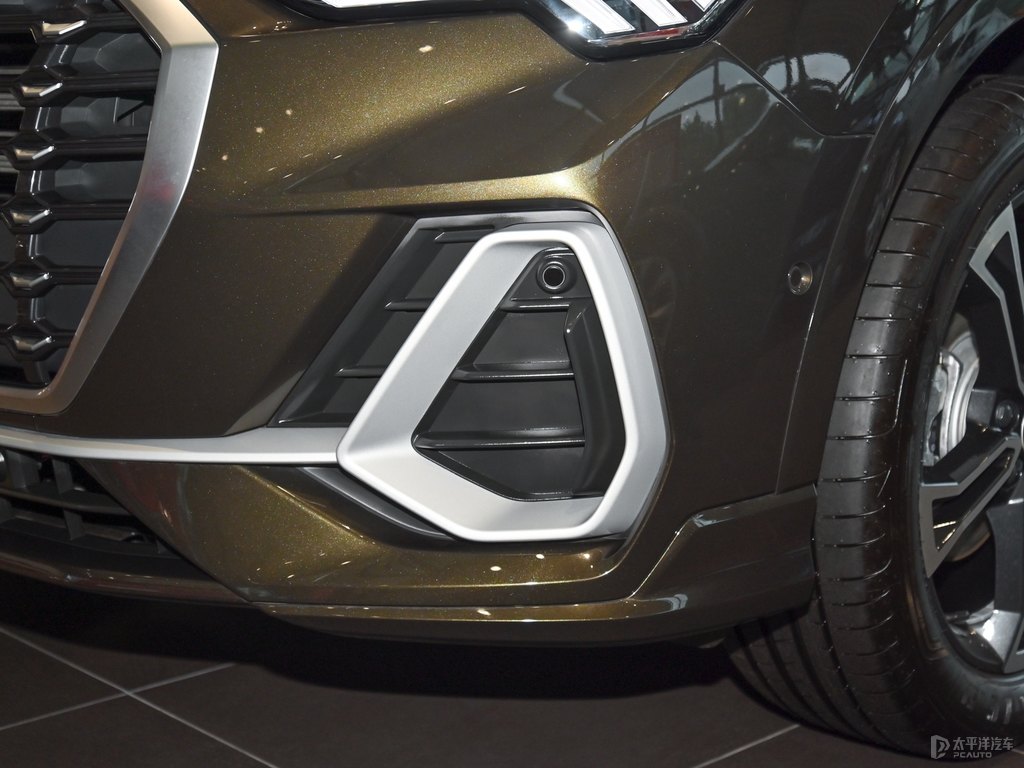 可汗綠奧迪Q3車頭外觀圖片