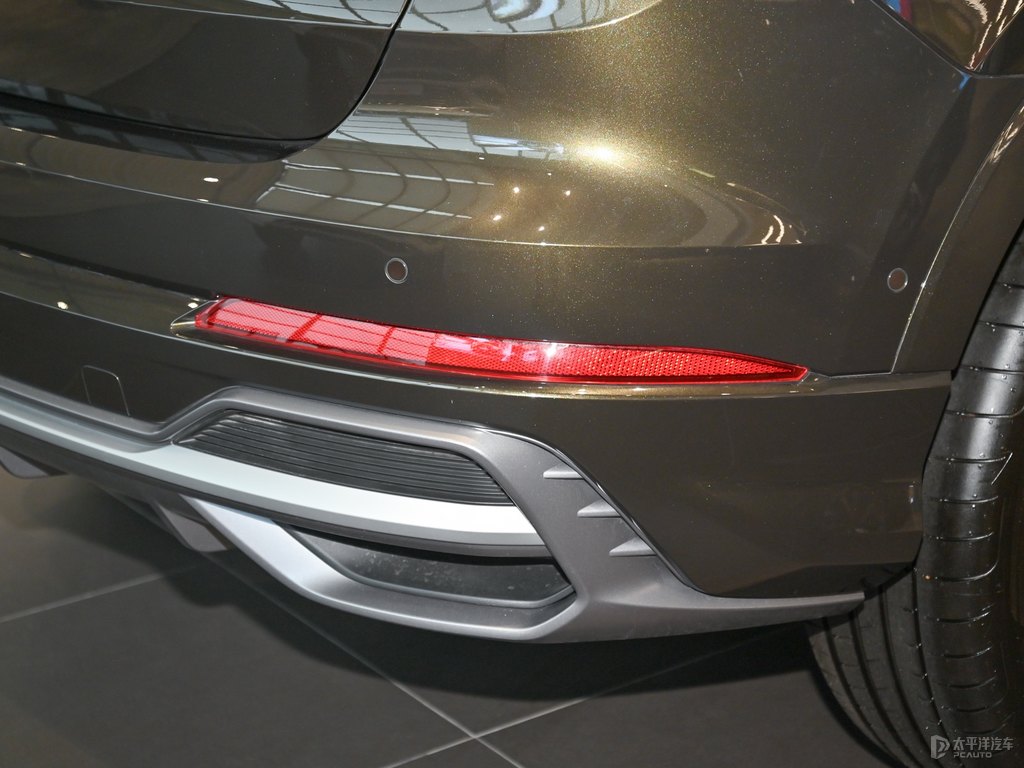 可汗綠奧迪Q3車尾外觀圖片