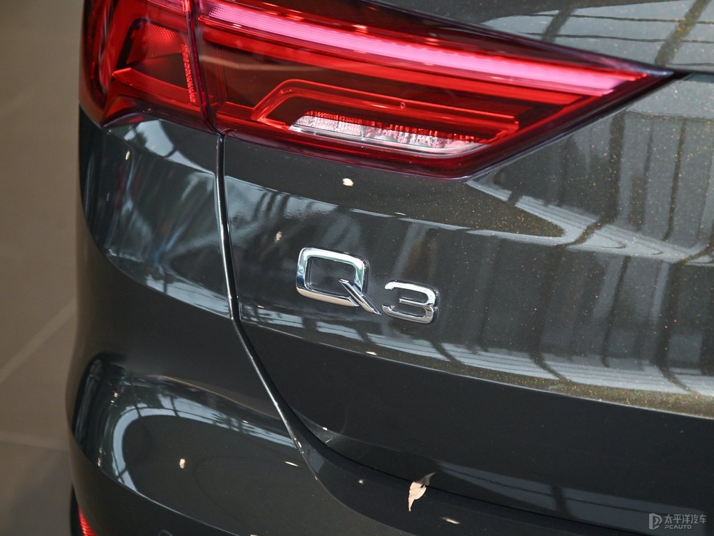 可汗綠奧迪Q3車尾外觀圖片