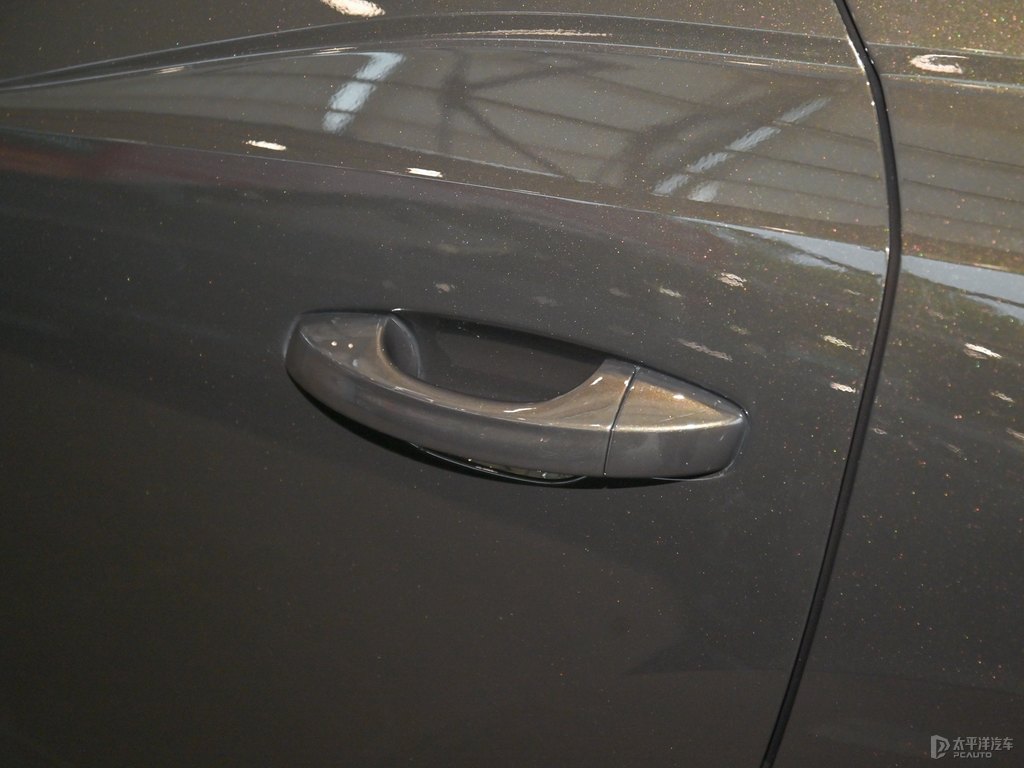 可汗綠奧迪Q3車身外觀圖片