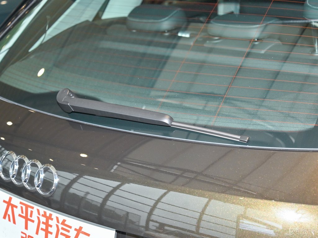可汗綠奧迪Q3車尾外觀圖片