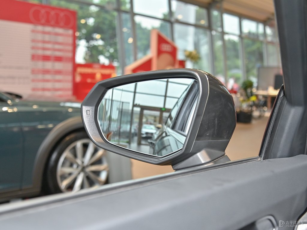 可汗綠奧迪Q3車(chē)身外觀圖片