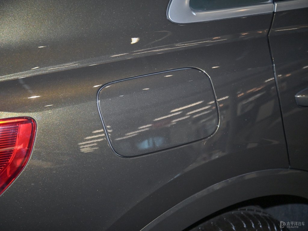 可汗綠奧迪Q3車身外觀圖片