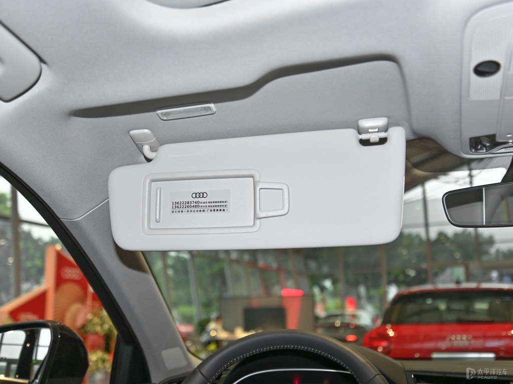 可汗綠奧迪Q3車廂內(nèi)飾圖片
