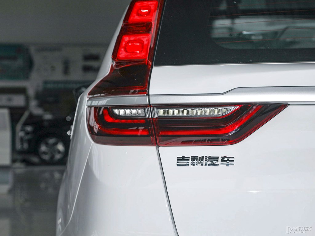 漢玉白遠景X6車尾外觀圖片