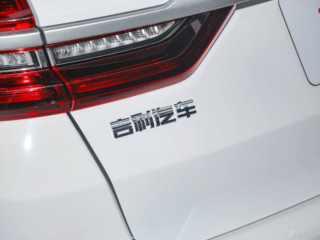 漢玉白遠(yuǎn)景X6車尾外觀圖片