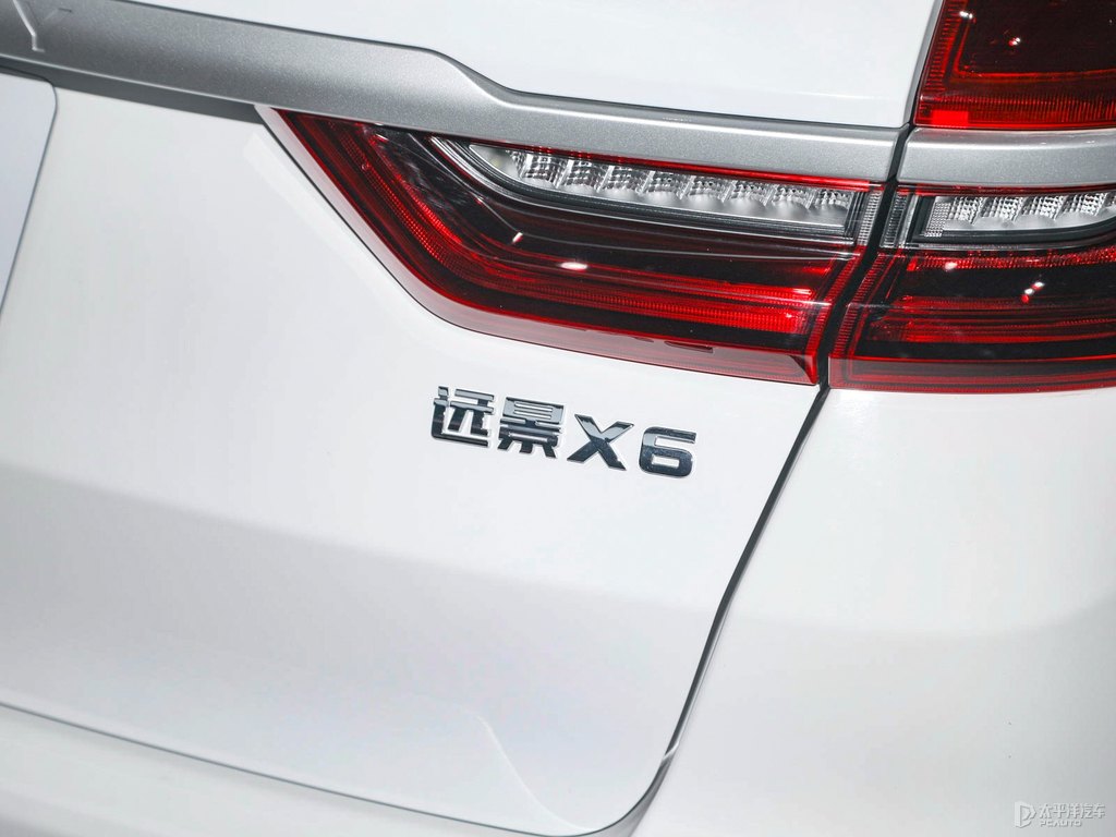 漢玉白遠景X6車尾外觀圖片