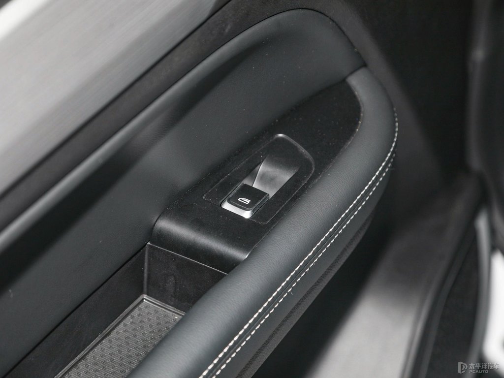 漢玉白遠景X6車廂內(nèi)飾圖片
