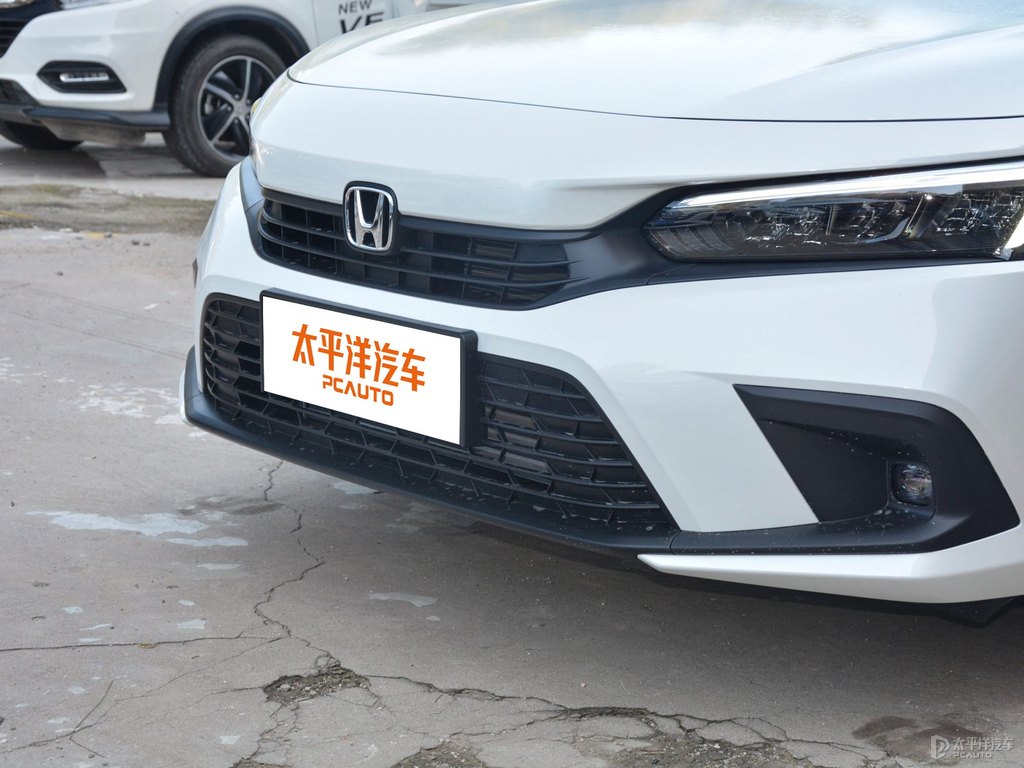 晶耀白思域車頭外觀圖片