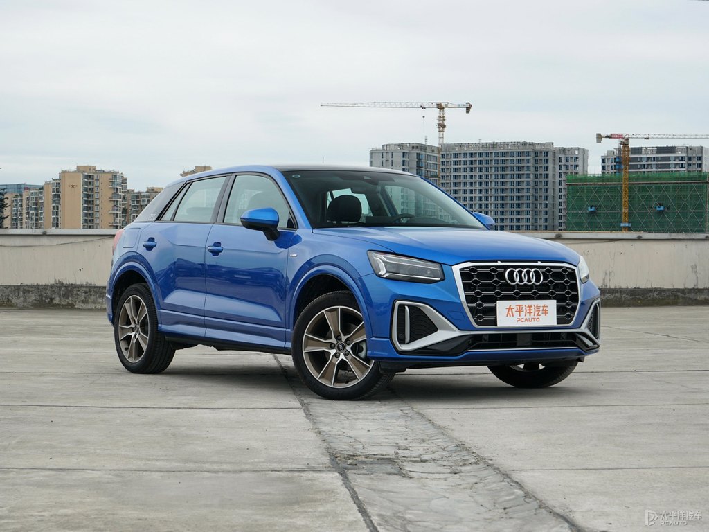 鸚鵡藍(lán)奧迪Q2L整車外觀外觀圖片
