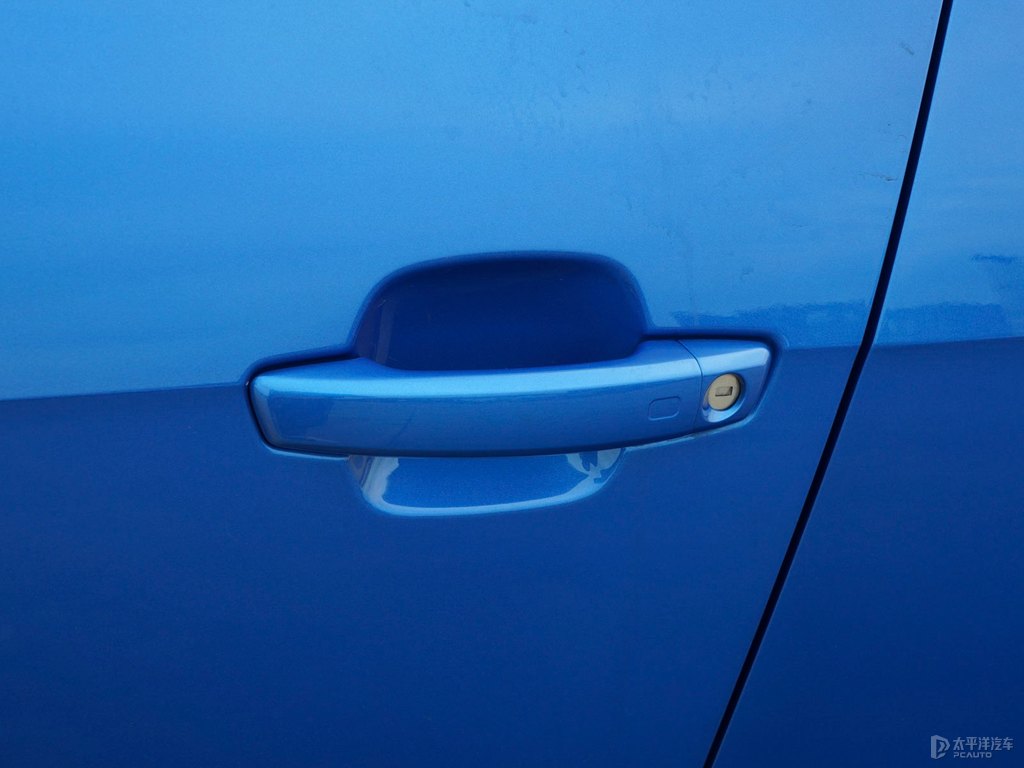 鸚鵡藍(lán)奧迪Q2L車身外觀圖片