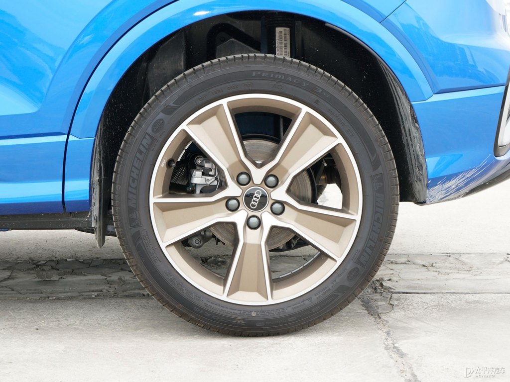 鸚鵡藍奧迪Q2L車身外觀圖片