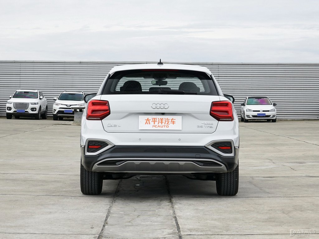 冰川白奧迪Q2L整車外觀外觀圖片