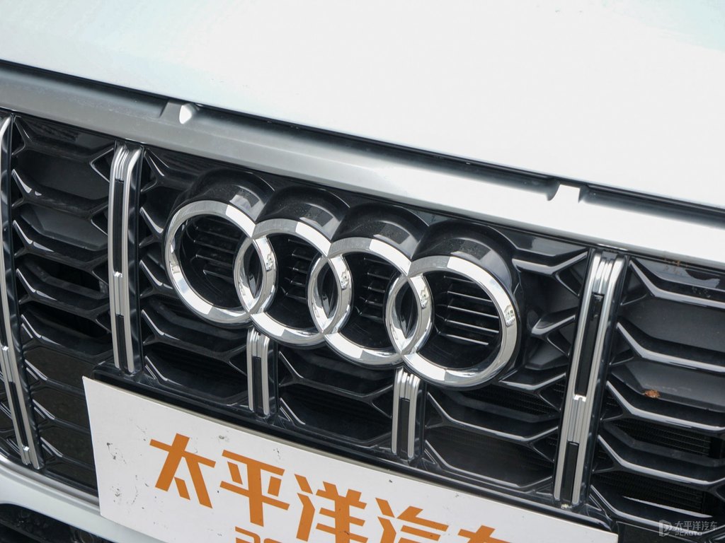 冰川白奧迪Q2L車頭外觀圖片