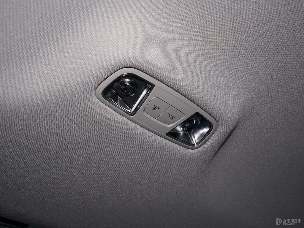 冰川白奧迪Q2L車廂內(nèi)飾圖片