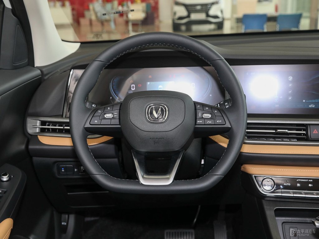 月光白長(zhǎng)安CS55PLUS中控內(nèi)飾圖片