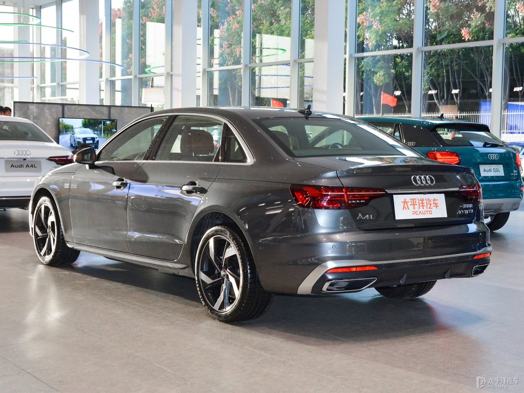 天云灰?jiàn)W迪A4L整車(chē)外觀外觀圖片