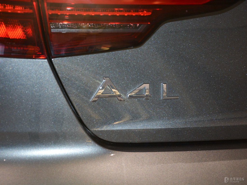 天云灰奧迪A4L車尾外觀圖片