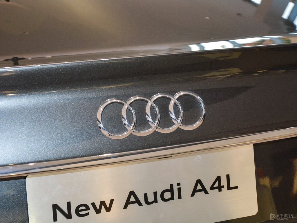 天云灰奧迪A4L車尾外觀圖片