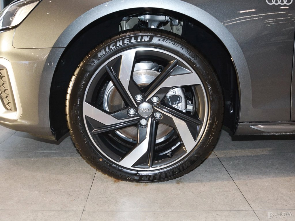 天云灰奧迪A4L車身外觀圖片