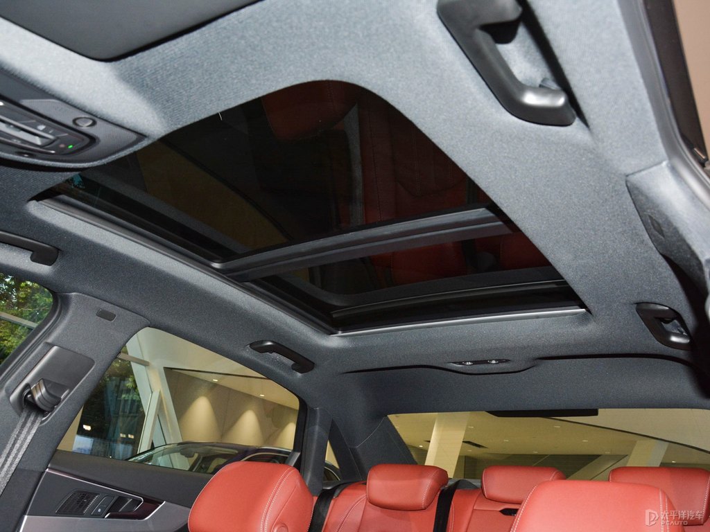 天云灰奧迪A4L車廂內(nèi)飾圖片
