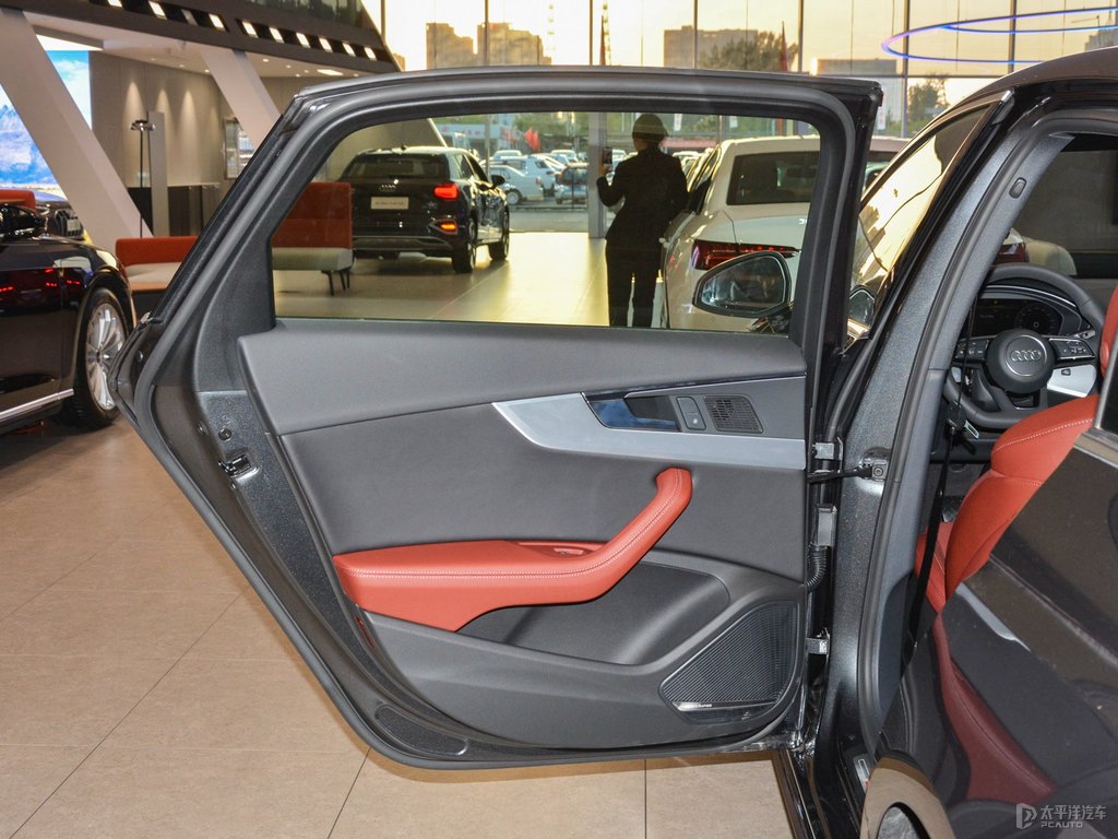天云灰奧迪A4L車廂內飾圖片