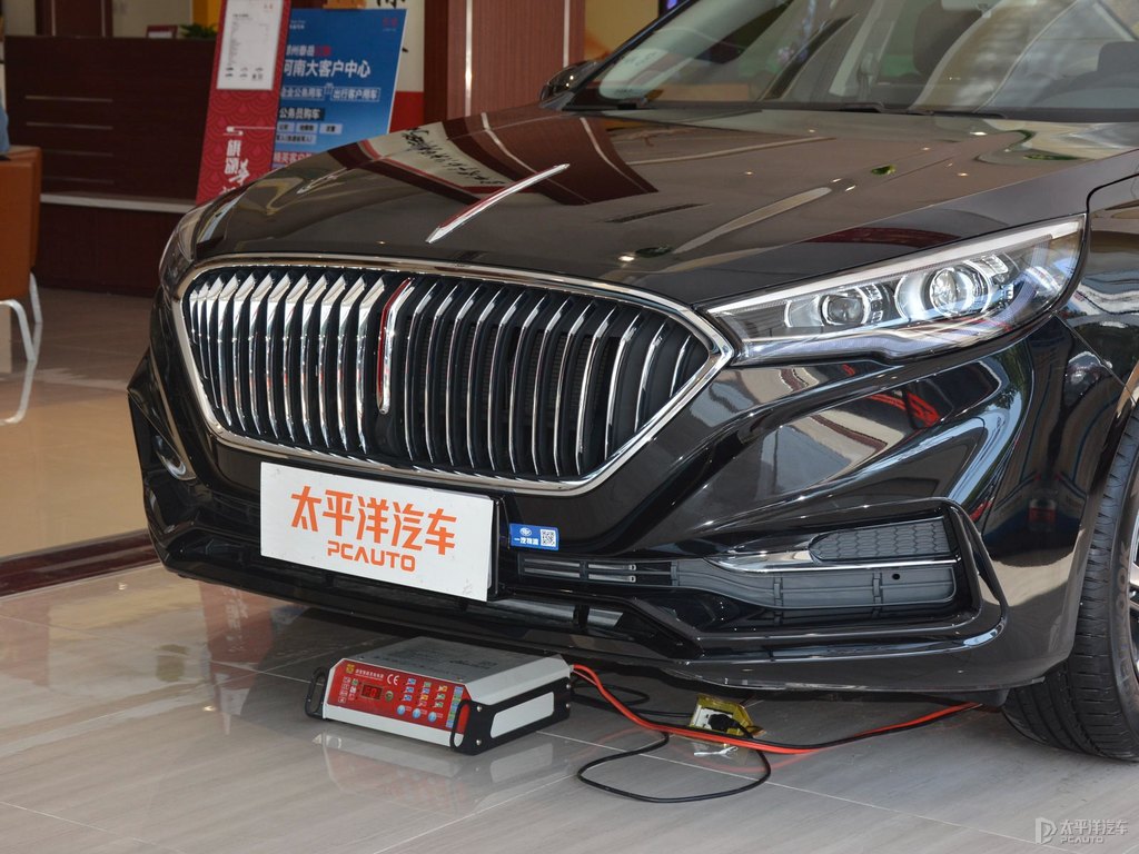 極夜黑紅旗H5經(jīng)典車頭外觀圖片