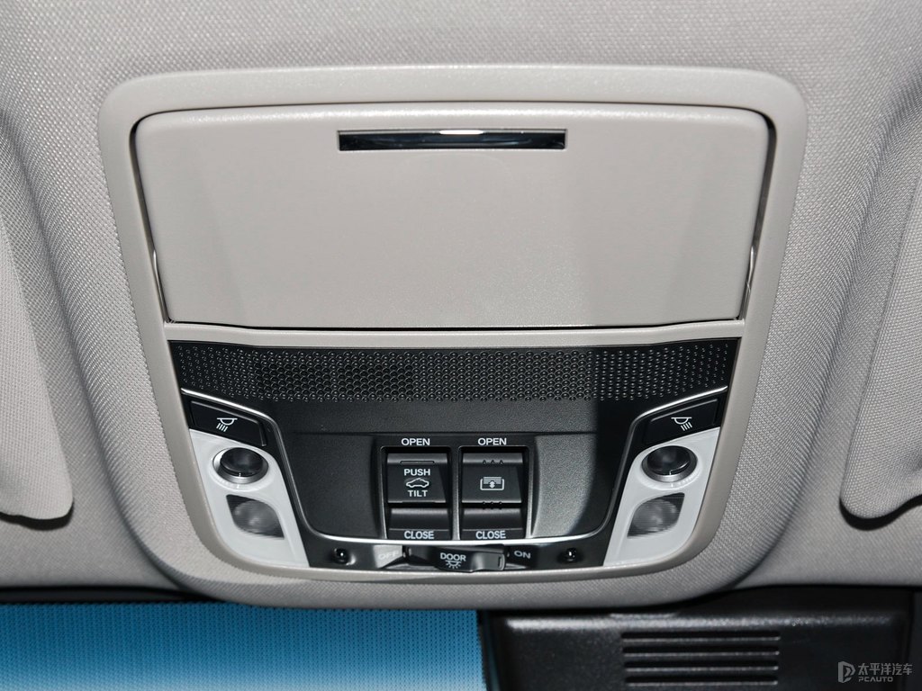 星月白雅閣車廂內(nèi)飾圖片