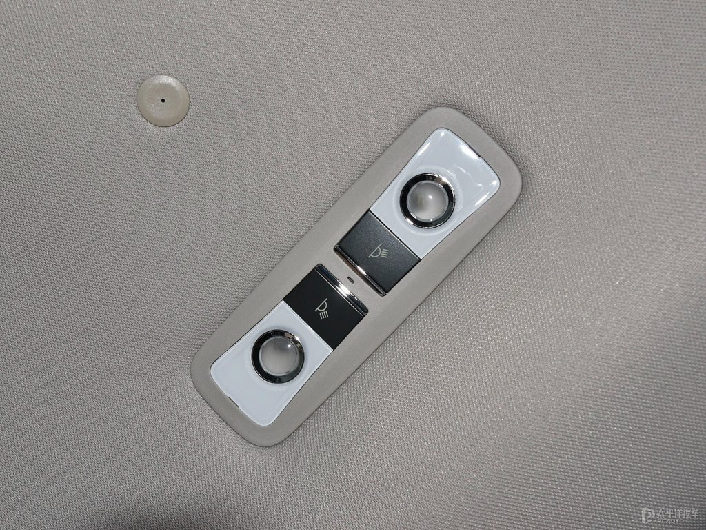 星月白雅閣車廂內(nèi)飾圖片