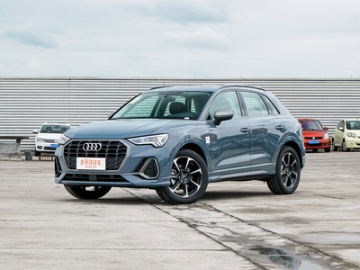 奥迪Q3 2022款 40 TFSI RS套件燃速型