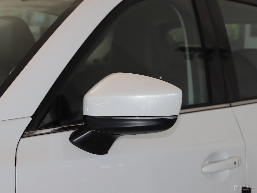 珠光白馬自達(dá)CX-5車(chē)身外觀圖片