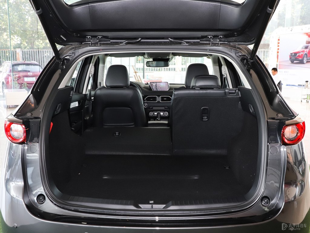 鉑鋼灰馬自達(dá)CX-5后備廂空間圖片