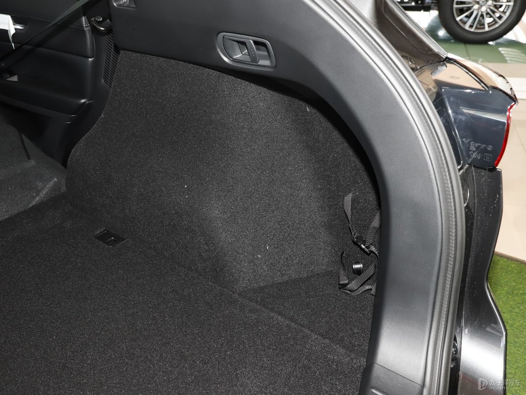 鉑鋼灰馬自達(dá)CX-5后備廂空間圖片