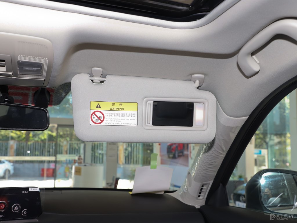 珠光白馬自達(dá)CX-5車廂內(nèi)飾圖片