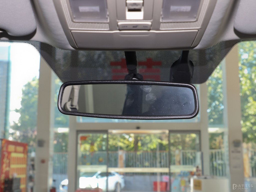 珠光白馬自達(dá)CX-5車廂內(nèi)飾圖片