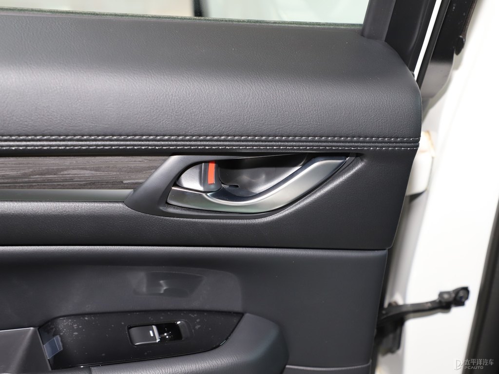 珠光白馬自達(dá)CX-5車廂內(nèi)飾圖片