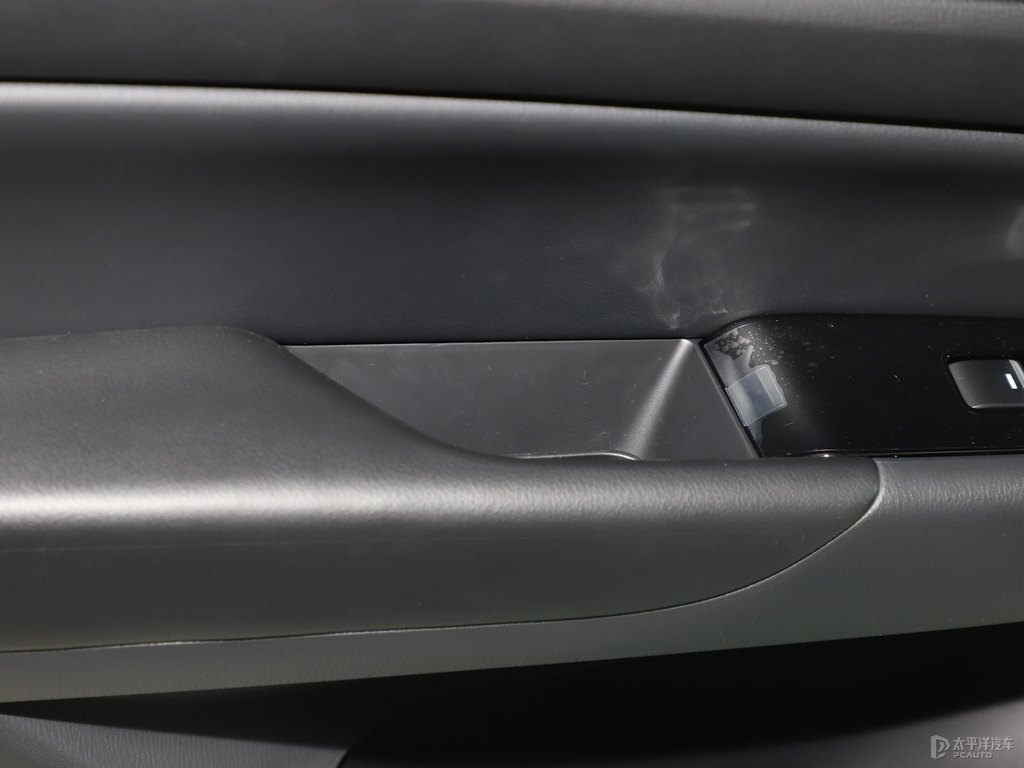 珠光白馬自達(dá)CX-5車廂內(nèi)飾圖片