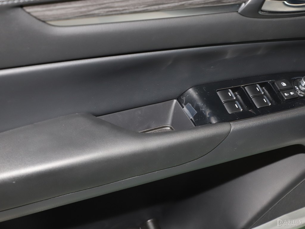 珠光白馬自達(dá)CX-5車廂內(nèi)飾圖片