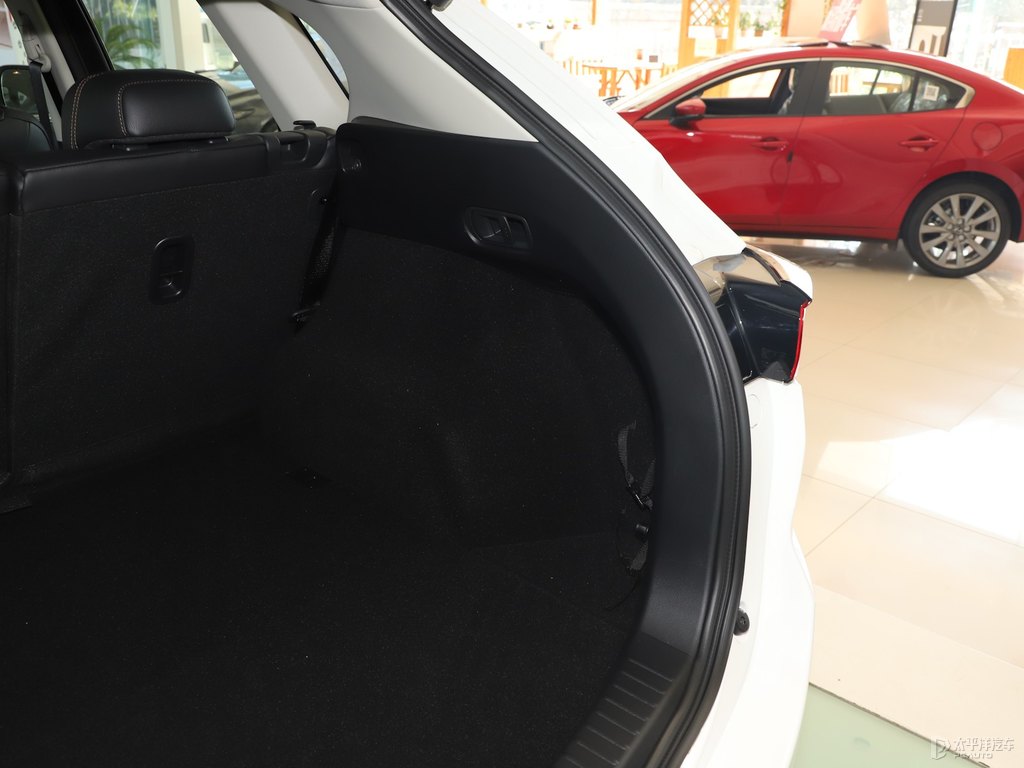 珠光白馬自達(dá)CX-5后備廂空間圖片