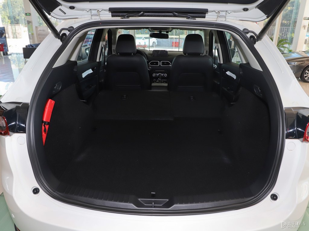 珠光白馬自達(dá)CX-5后備廂空間圖片