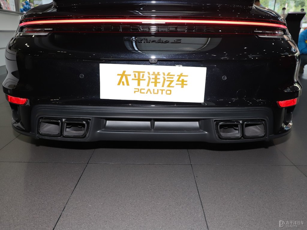 黑色保時捷911車尾外觀圖片