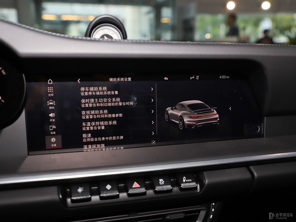 黑色保時(shí)捷911中控內(nèi)飾圖片