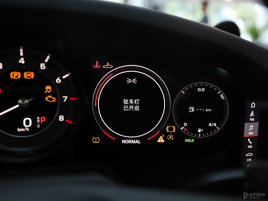 黑色保時捷911中控內(nèi)飾圖片