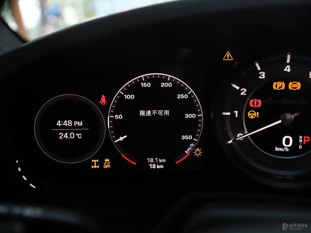 黑色保時(shí)捷911中控內(nèi)飾圖片