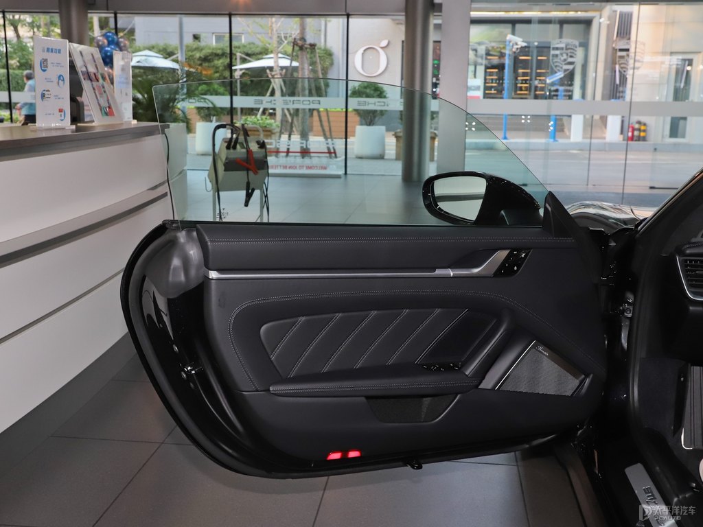 黑色保時(shí)捷911車廂內(nèi)飾圖片