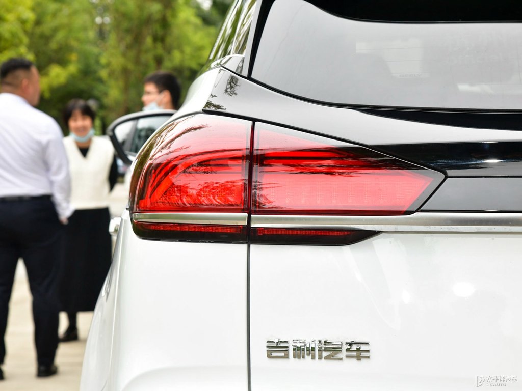 颯爽白博越車(chē)尾外觀圖片