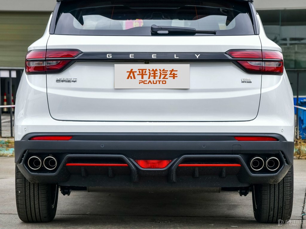 黑色+閃電白繽越車尾外觀圖片