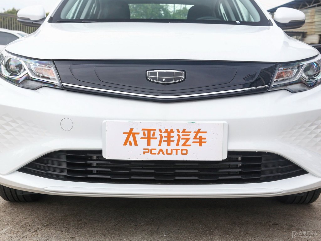 冰晶白帝豪新能源车头外观图片